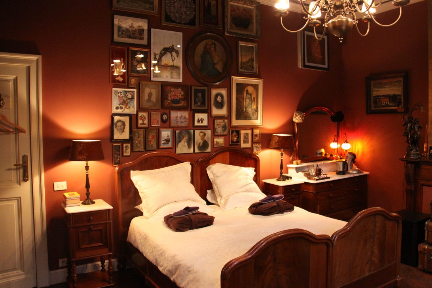 Rode verdieping 8 (Bed & Breakfast De Lachende Engel)